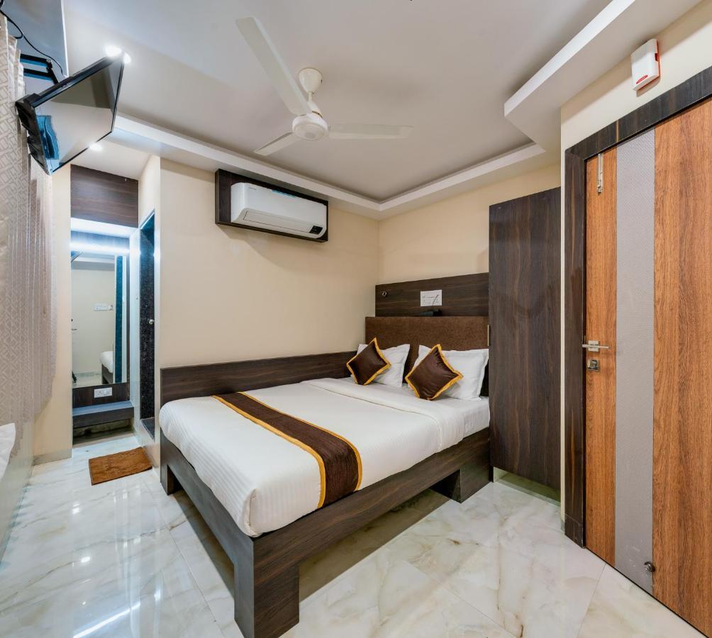 Hotel Aatithya Satkar Near Mahalaxmi Temple Colhapur Exterior foto